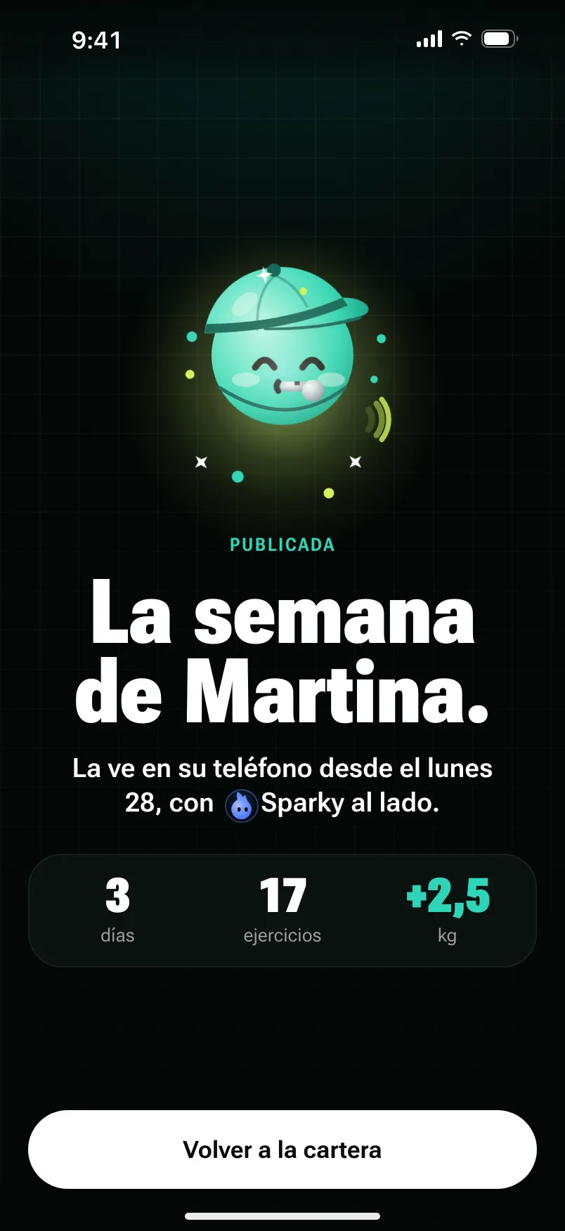 La semana publicada: la persona la ve en su teléfono, con 3 días, 17 ejercicios y 2,5 kilos más.