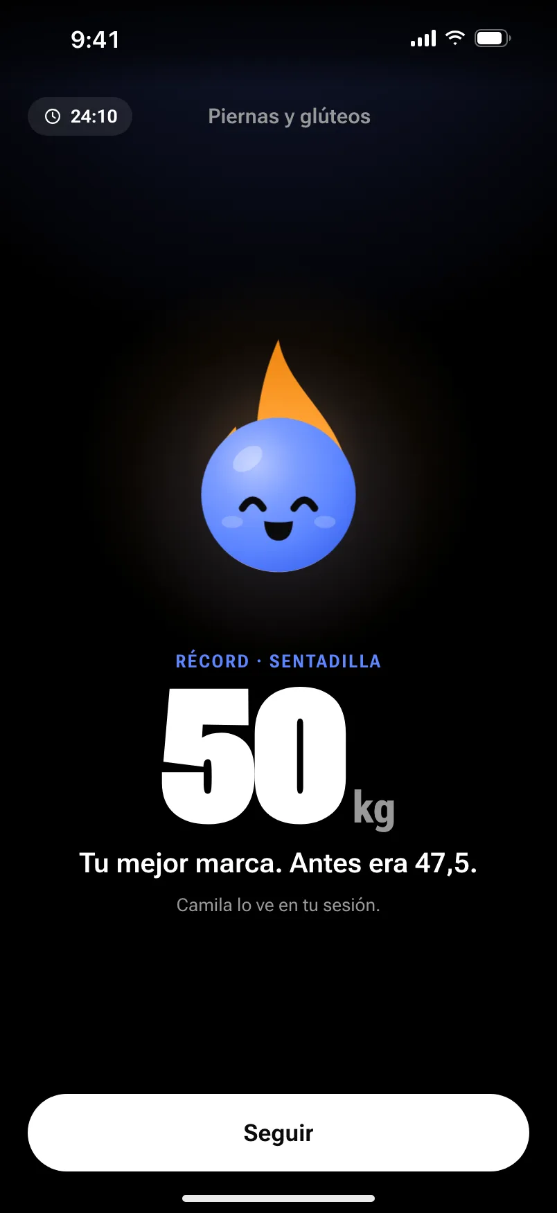 Récord en sentadilla: 50 kilos, su mejor marca; antes era 47,5. Su coach lo ve en su sesión.